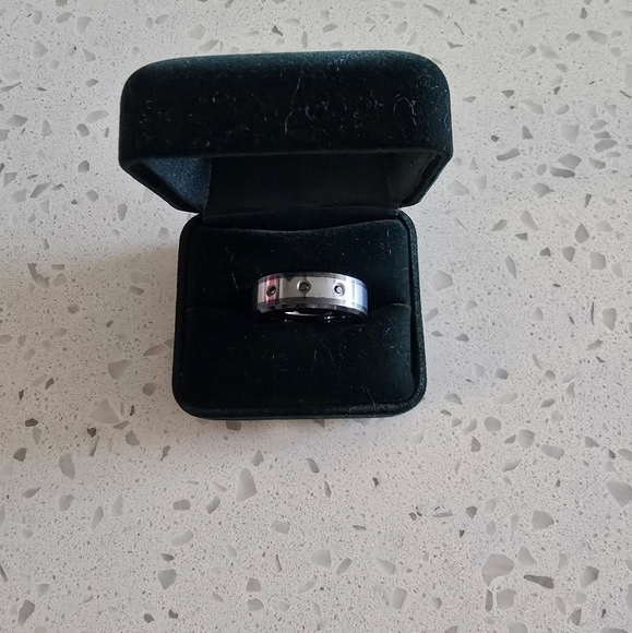 Stunning Gentlemans Tungsten Ring - Picture 4 of 5